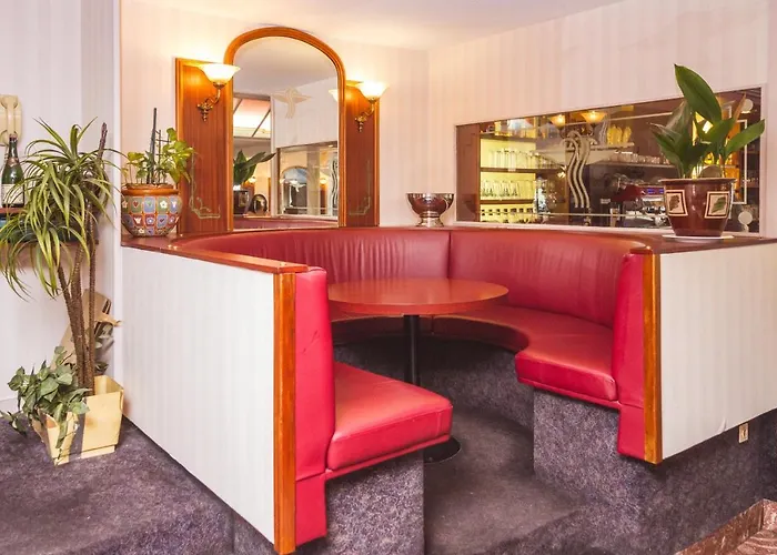 Le Cesar Отель Руайя